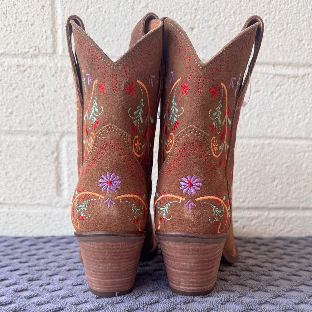 Dingo Women's Sugar Bug Suede Fashion Booties Camel Brown Size 7 - Picture 3 of 10